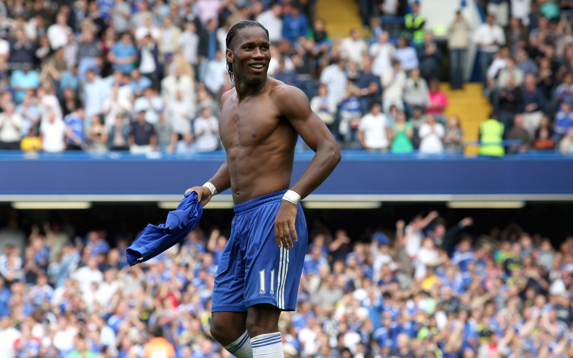 _城市天空漂移:在高楼间追逐速度_,漂浮在城市的天空